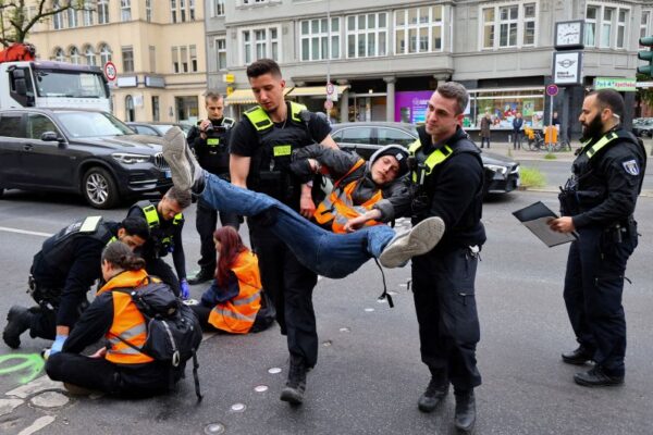 German Police Stop Over one hundred Cars Involved in Road Rally
