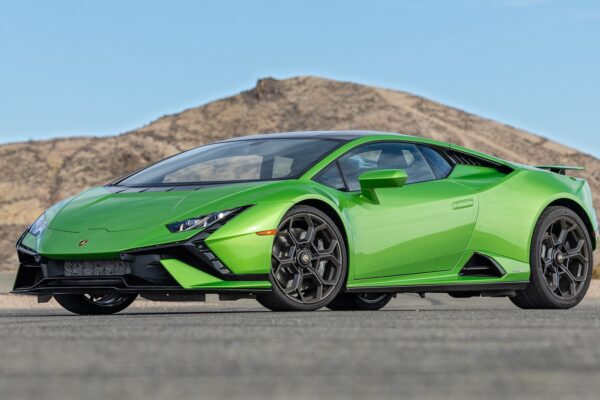 What are the design features of the Lamborghini Huracan?