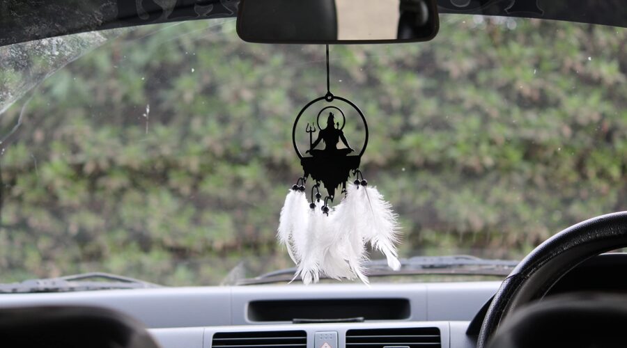 Car Mirror Decor - Ideas and How to Use Them to Your Advantage 1